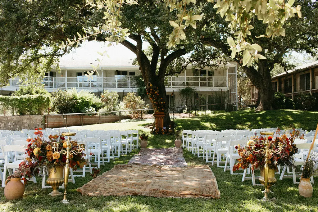 A beautiful ceremony set on Heritage Oak Field under 100+ year old Oak Trees at Stagecoach Inn. Photography by Brooke Taelor.